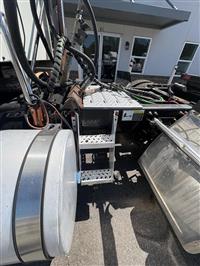 2018 Mack CXU 613 MID ROOF SLEEPER