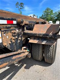 2016 Mack GU713