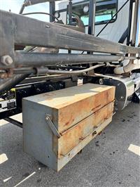 2016 Mack GU713
