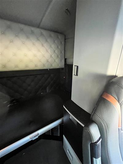 2022 Kenworth T680