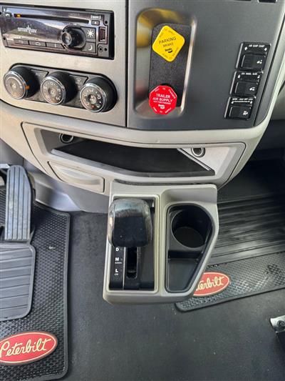 2017 Peterbilt 579