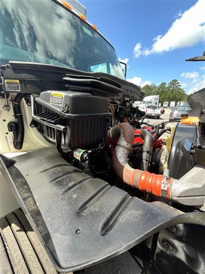 2019 International 4300 26' Box Truck