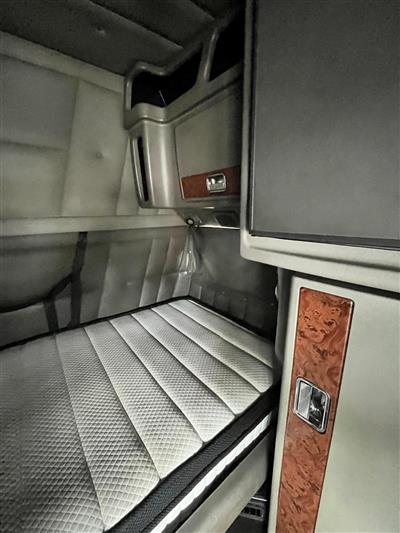 2005 Peterbilt 379