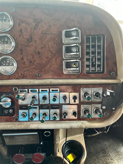 2005 Peterbilt 379
