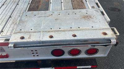 2014 Fontaine 53 ft T/A Spread Axle Step Dec