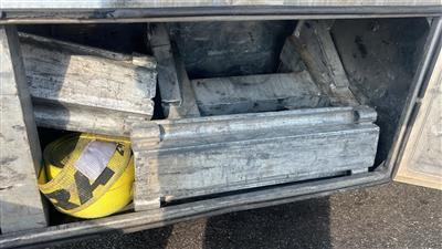 2014 Fontaine 53 ft T/A Spread Axle Step Dec