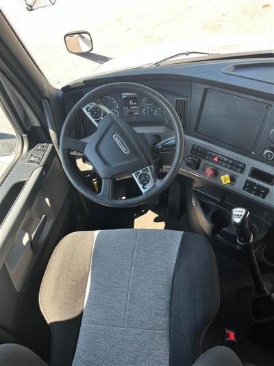 2020 Freightliner CASCADIA 126