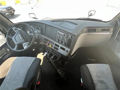 2020 Freightliner CASCADIA 126