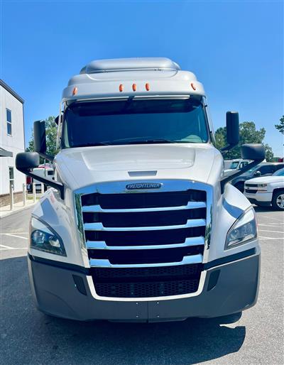 2020 Freightliner CASCADIA 126