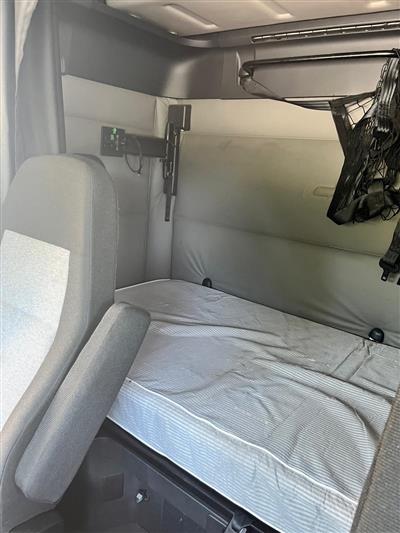 2020 Freightliner CASCADIA 126