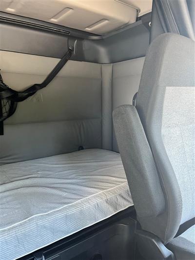 2020 Freightliner CASCADIA 126