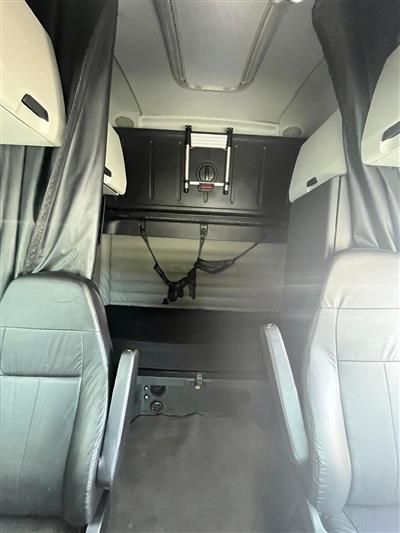 2021 Freightliner CASCADIA 126