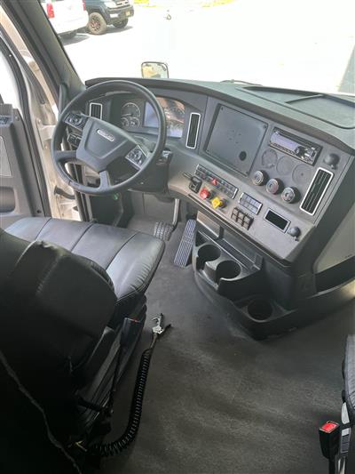 2021 Freightliner CASCADIA 126