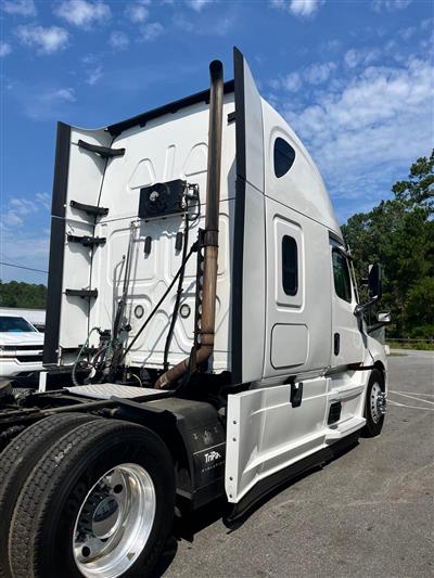 2021 Freightliner CASCADIA 126