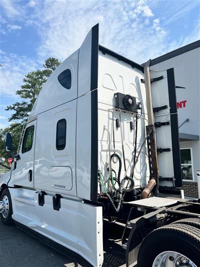 2021 Freightliner CASCADIA 126