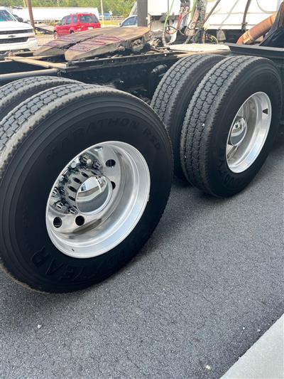 2021 Freightliner CASCADIA 126