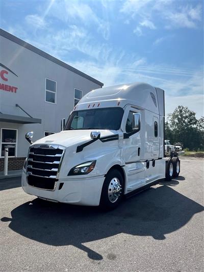 2021 Freightliner CASCADIA 126