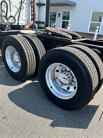 2021 Freightliner CASCADIA 126