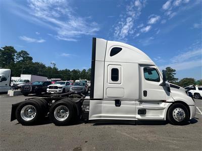 2021 Freightliner CASCADIA 126