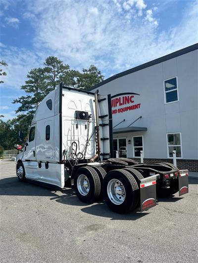 2021 Freightliner CASCADIA 126