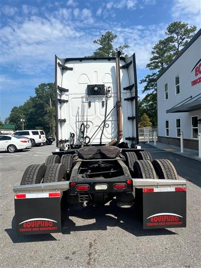 2021 Freightliner CASCADIA 126