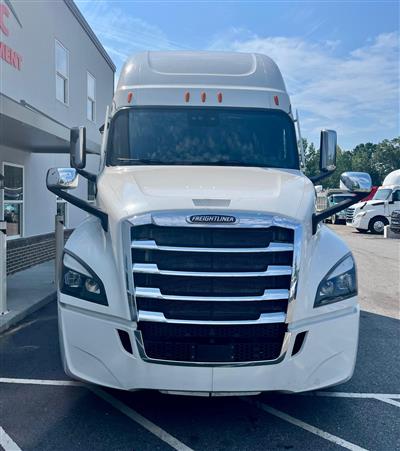 2021 Freightliner CASCADIA 126