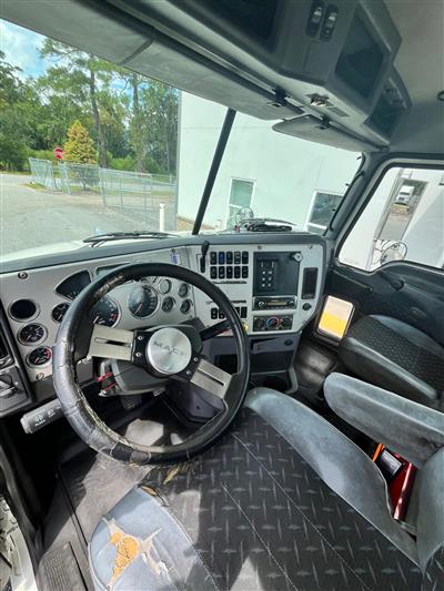 2012 Mack CXU613 DAY CAB