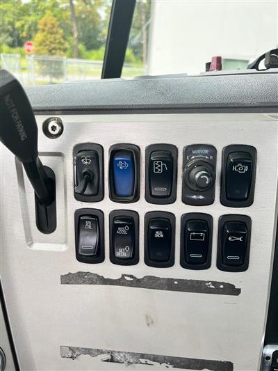 2012 Mack CXU613 DAY CAB