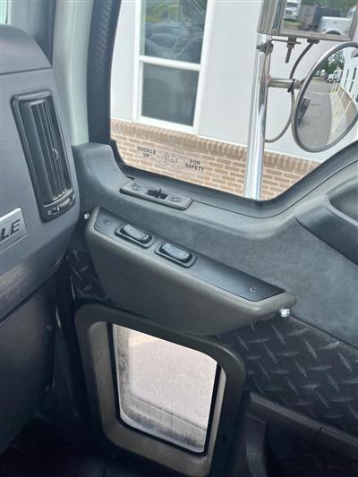 2012 Mack CXU613 DAY CAB