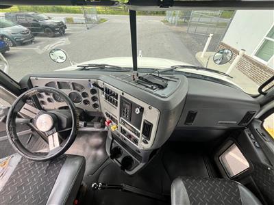 2012 Mack CXU613 DAY CAB