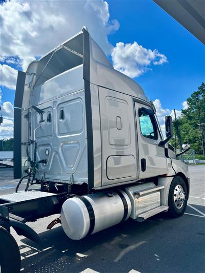 2020 Freightliner CASCADIA 126
