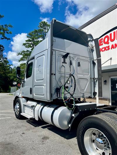 2020 Freightliner CASCADIA 126