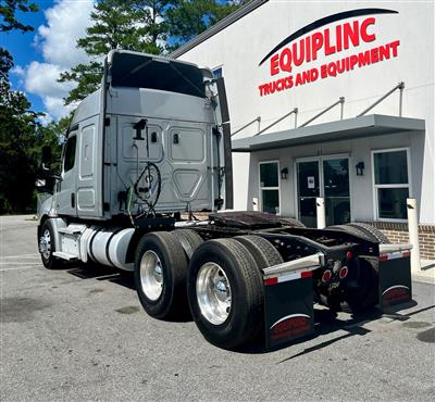 2020 Freightliner CASCADIA 126