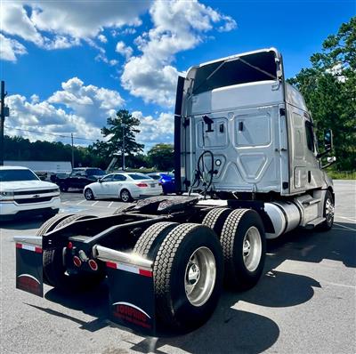 2020 Freightliner CASCADIA 126