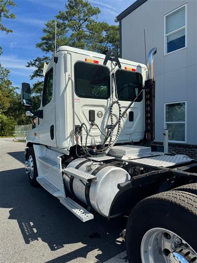 2016 Freightliner Cascadia 125