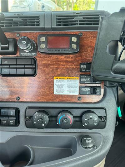 2016 Freightliner Cascadia 125