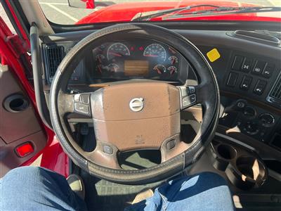2017 Volvo VNL64
