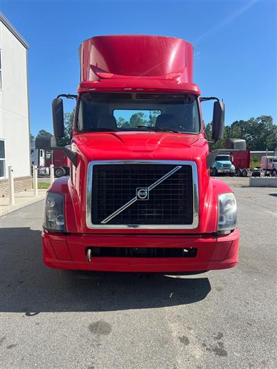 2017 Volvo VNL64