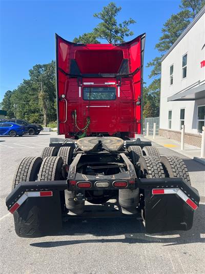2017 Volvo VNL64