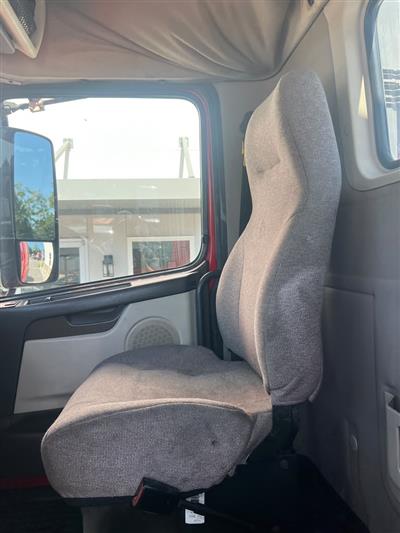 2017 Volvo VNL64