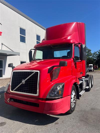 2017 Volvo VNL64