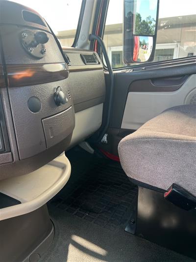 2017 Volvo VNL64