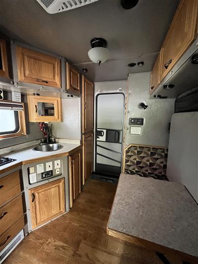 2013 Freightliner CASCADIA 125 - EXPEDITOR TRUCK