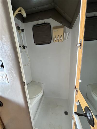 2013 Freightliner CASCADIA 125 - EXPEDITOR TRUCK