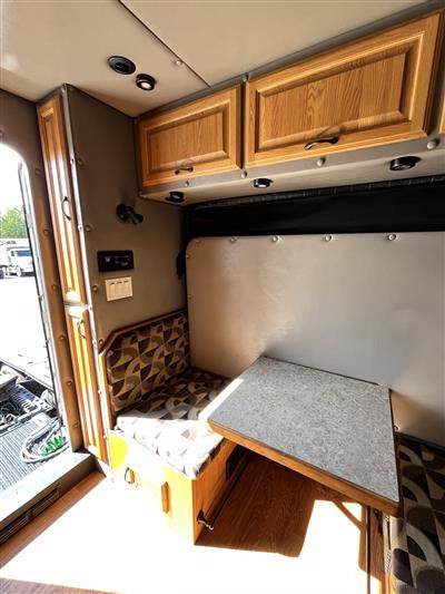 2013 Freightliner CASCADIA 125 - EXPEDITOR TRUCK