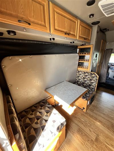 2013 Freightliner CASCADIA 125 - EXPEDITOR TRUCK