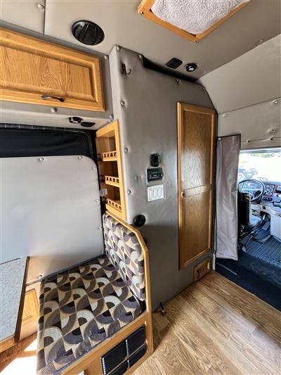 2013 Freightliner CASCADIA 125 - EXPEDITOR TRUCK