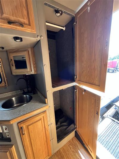 2013 Freightliner CASCADIA 125 - EXPEDITOR TRUCK