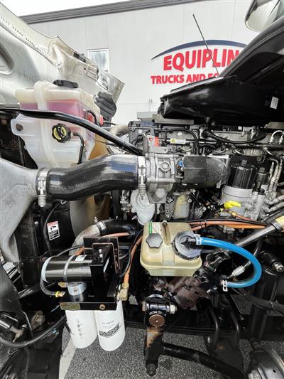 2013 Freightliner CASCADIA 125 - EXPEDITOR TRUCK