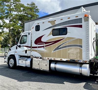 2013 Freightliner CASCADIA 125 - EXPEDITOR TRUCK